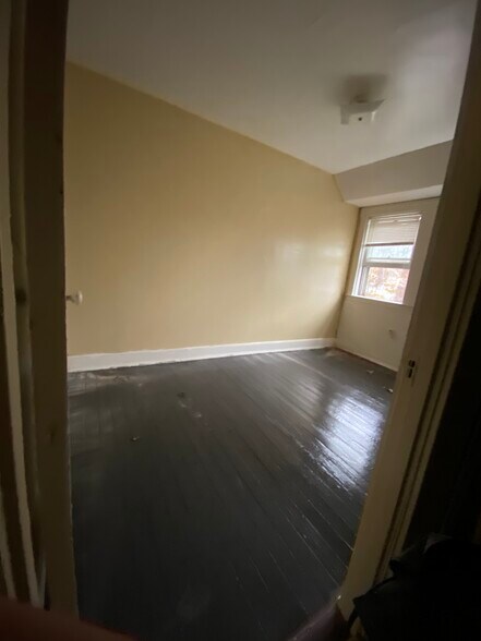 Building Photo - 1682 W 15th St