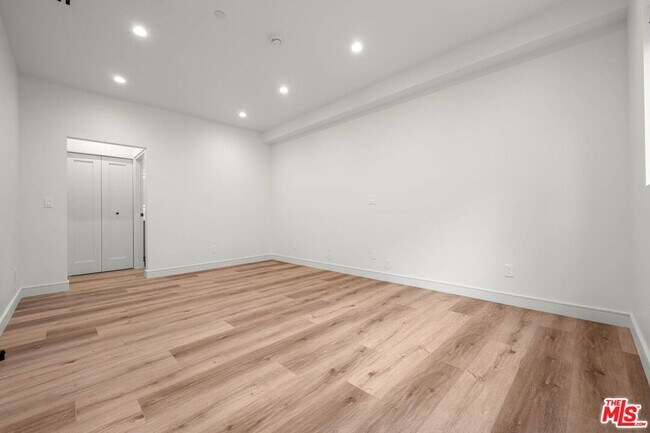 Building Photo - 1920 S Sherbourne Dr