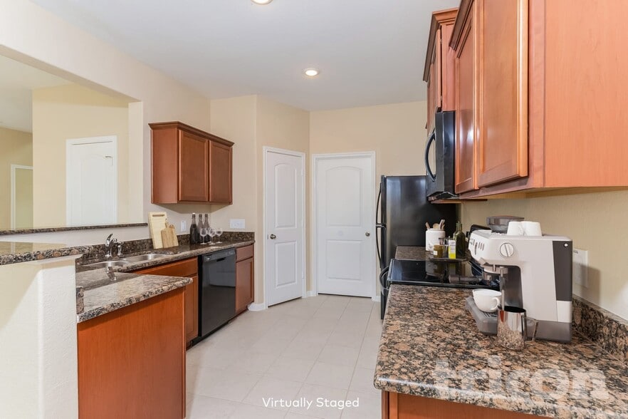 Building Photo - 301 Summer Horse Dr
