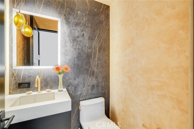 Building Photo - 427 Santa Ana Ave