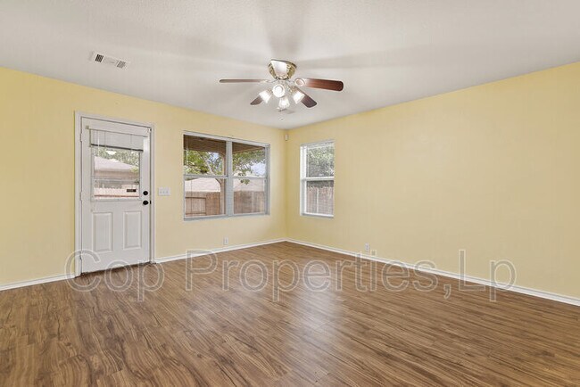 Building Photo - 5132 Columbia Dr