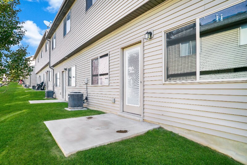 Building Photo - 2899 1150 W