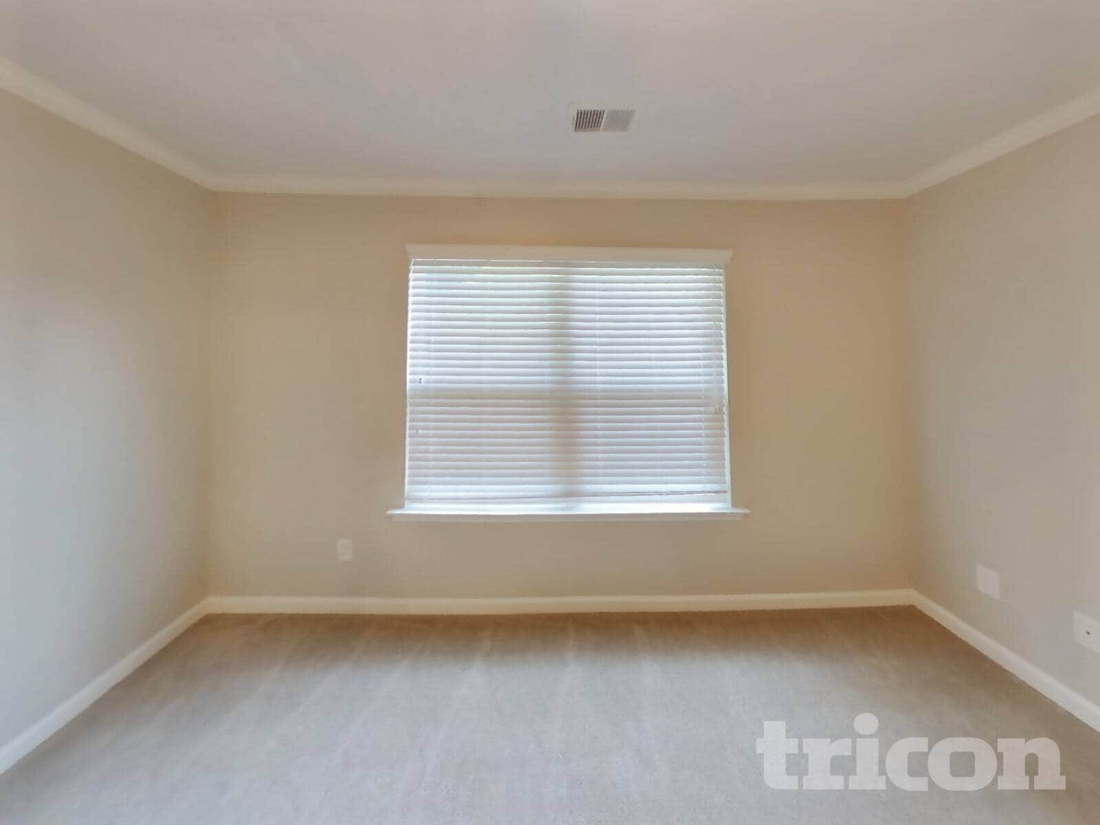 Building Photo - 2300 Shady Dr
