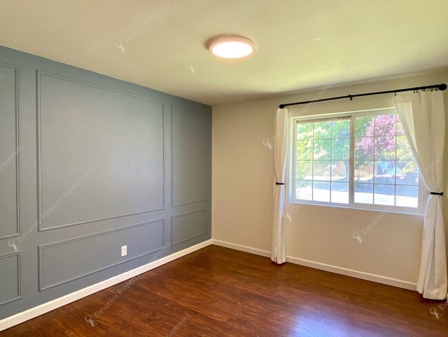 Building Photo - Charming Bend Home | Single-Story Living