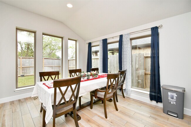 Building Photo - 5042 Albany Shores Ln