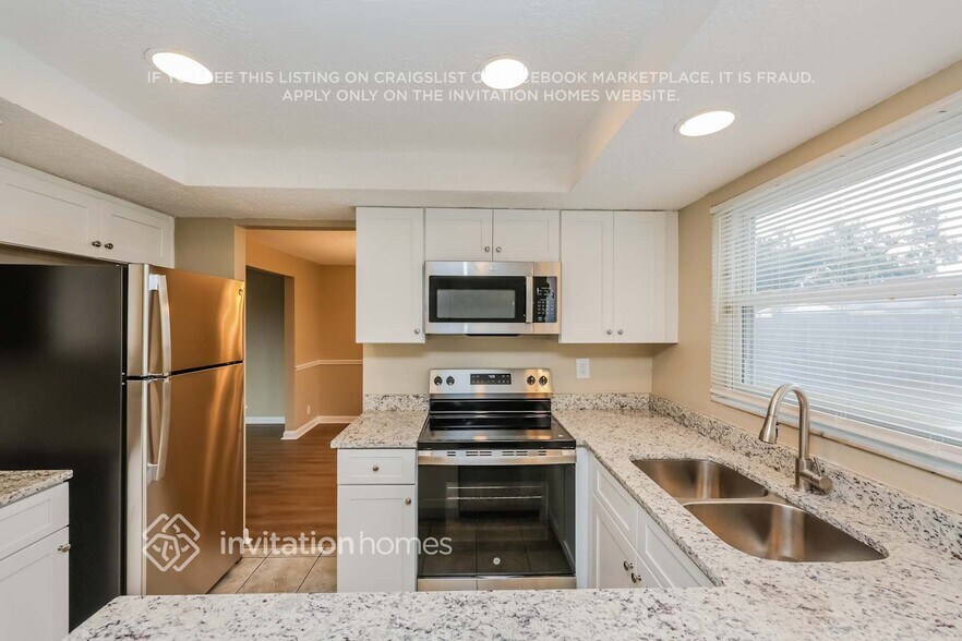 Building Photo - 1705 Village Ct