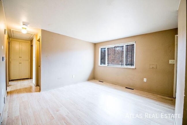 Building Photo - Spacious 3 Bedroom 1 Bath Duplex Available...