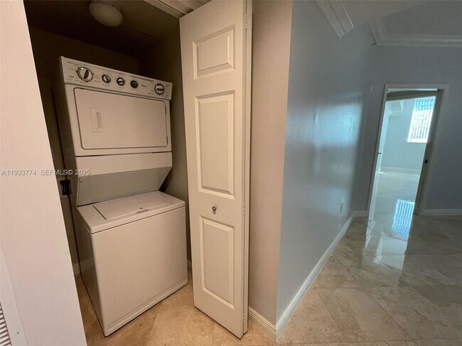 Building Photo - 1755 E Hallandale Beach Blvd