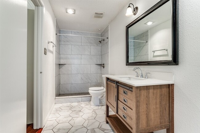 Building Photo - 3110 Devonshire Dr