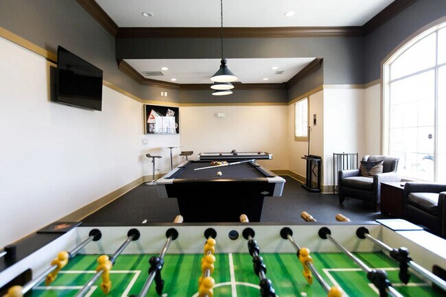 Building Photo - Student-Friendly One Bedroom With Private Bath in Eagles Landing - Utilities Included