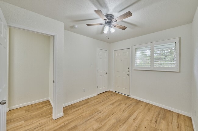 Building Photo - 31 Harbour Row Dr