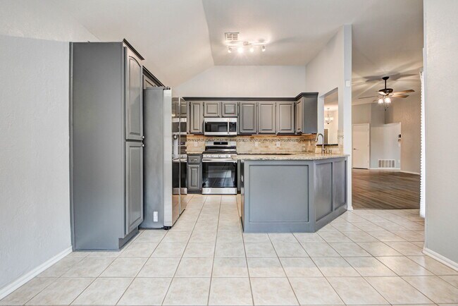 Building Photo - 1817 SE 1st St