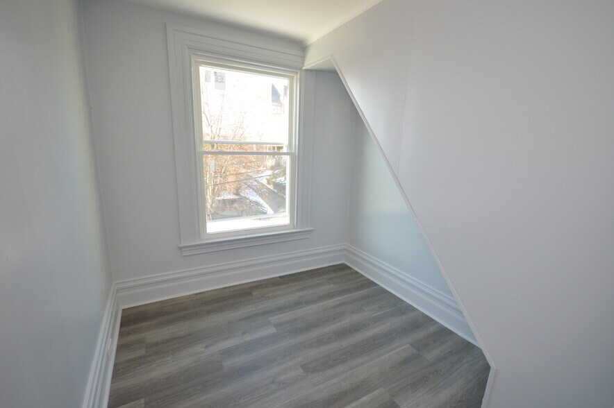 Building Photo - 113 Meade Ave