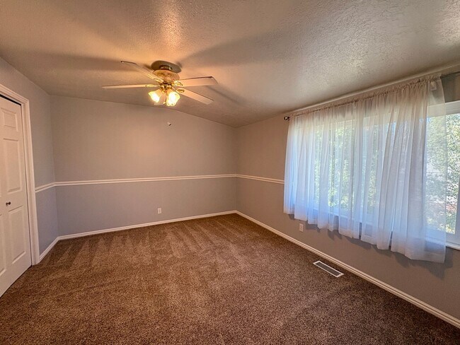 Building Photo - 1453 E Vintry Cir