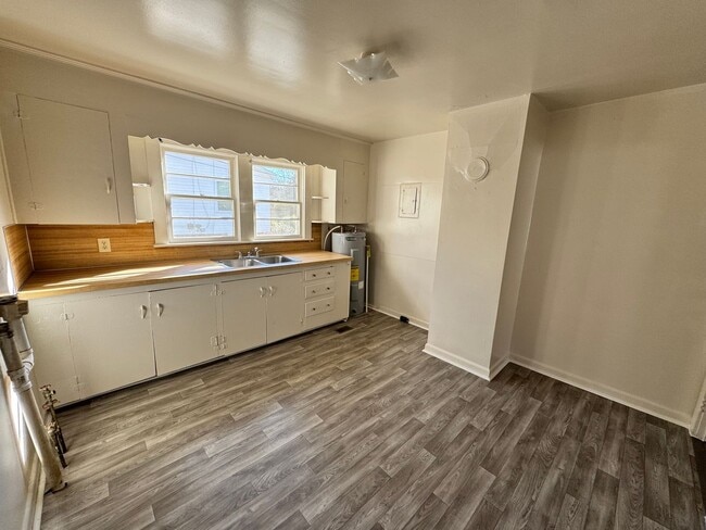 Building Photo - 2/1 in City of Shelby