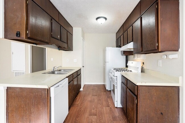 Building Photo - 3 Bedroom 2 Bath Home