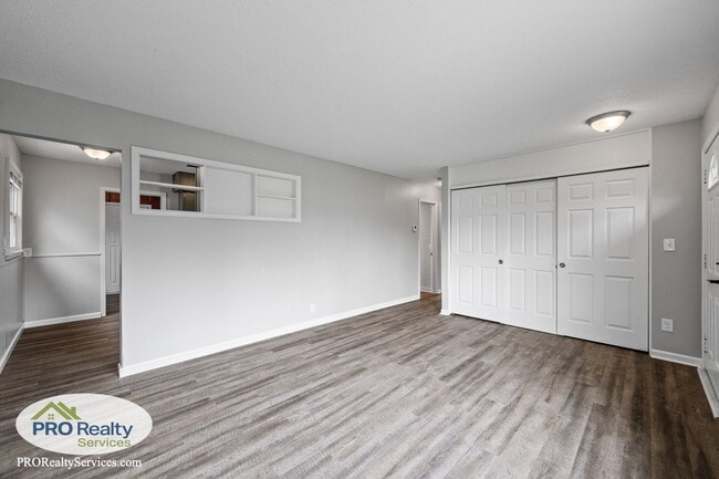 Building Photo - 2 Bedroom Home