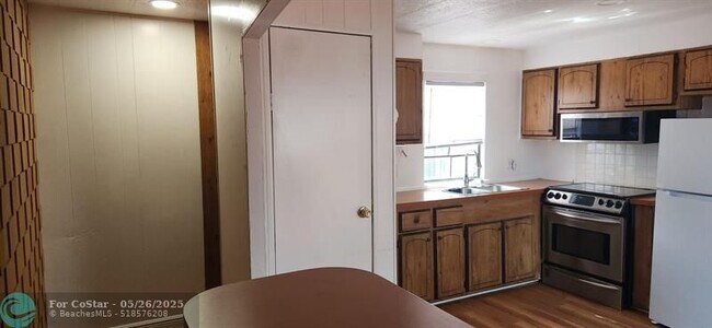 Building Photo - 11868 Watergate Cir