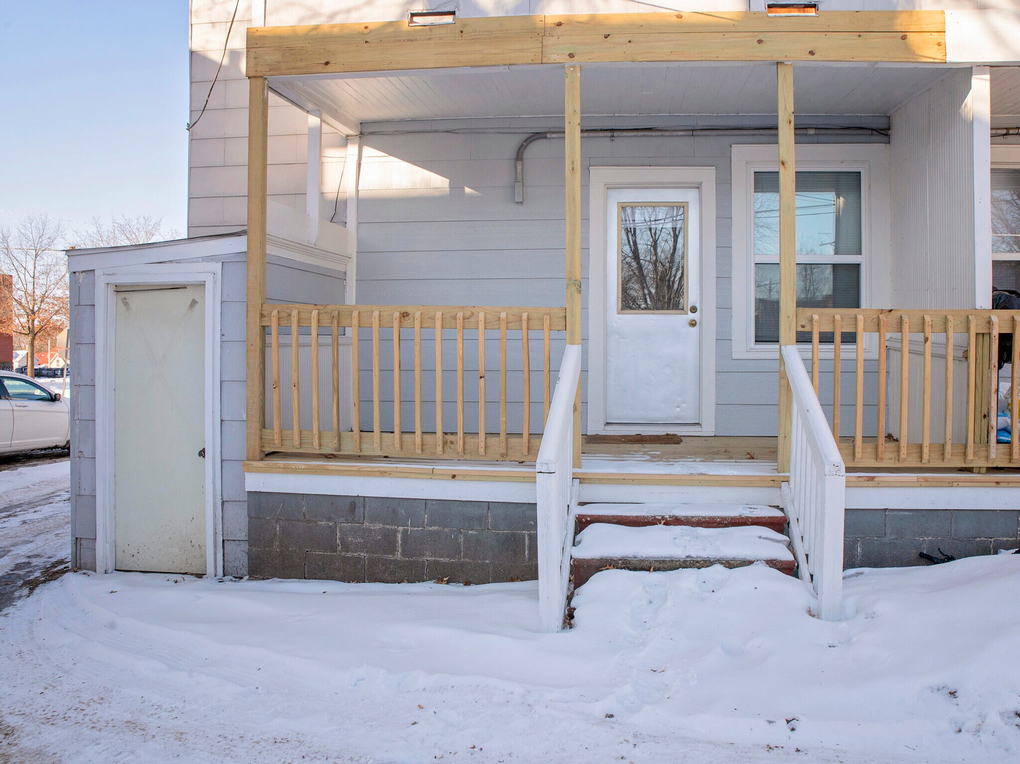 Building Photo - 609 5th Ave