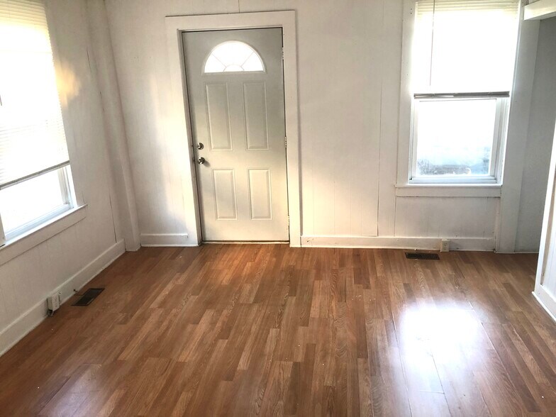 Building Photo - 713 E Michigan St