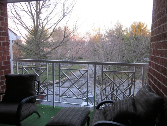 Building Photo - Charming 2 Bedroom/ 2 Bathroom Apartment in Mays Chapel, MD!