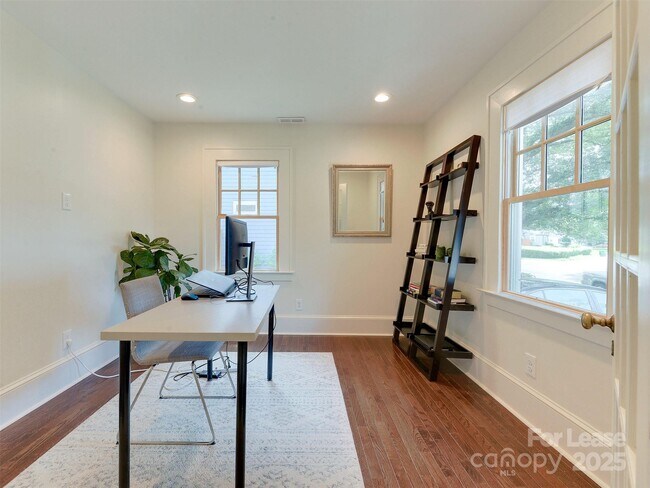 Building Photo - 508 Seldon Dr