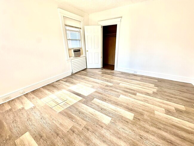 Building Photo - 163 Jewett Ave