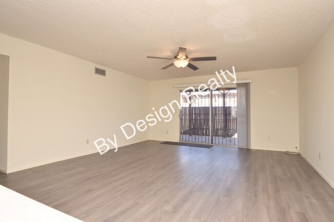 Building Photo - Pantano Parkway Townhome - Steps from The Loop