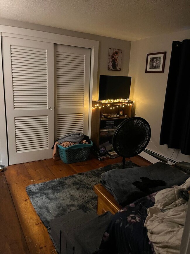 Building Photo - 1-Bedroom Apartment with Private Entrance ...