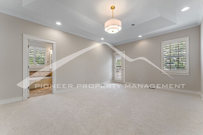 Building Photo - Gorgeous Home with Central AC and Washer/Dryer