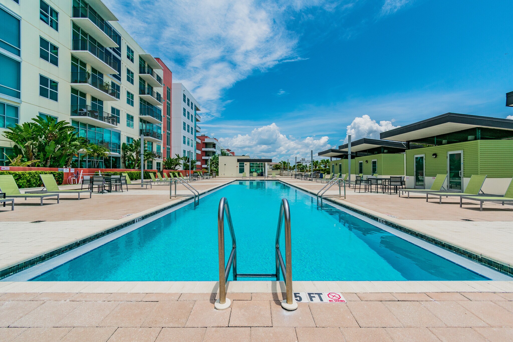 Outdoor Pool - 1120 E Kennedy Blvd