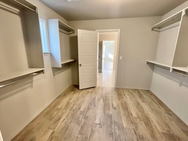 Building Photo - 1808 E. Van Buren PL.