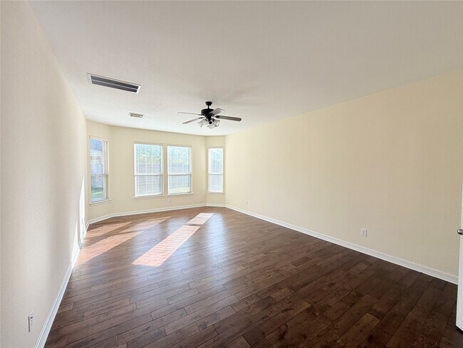 Building Photo - 28015 Silverstream Ct