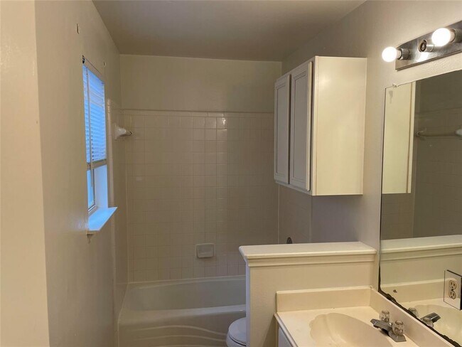 Building Photo - 2302 Yaupon Trail