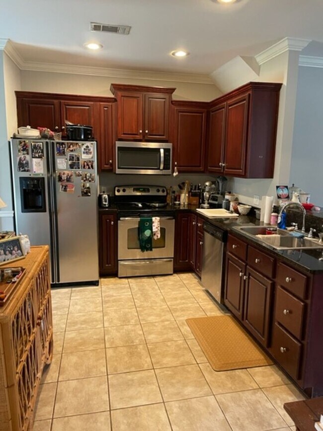 Building Photo - Great 3 BR 3.5 BA in Aspen Ridge.