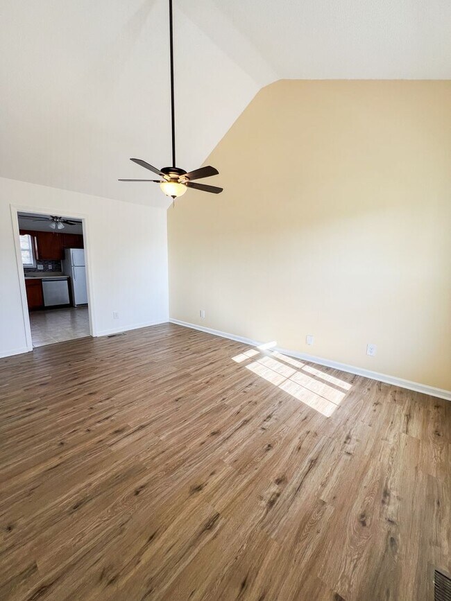 Building Photo - 438 Cranklen Cir