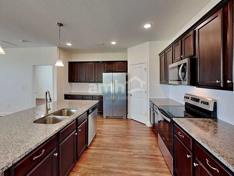 Building Photo - 151 Banyan Frst Dr