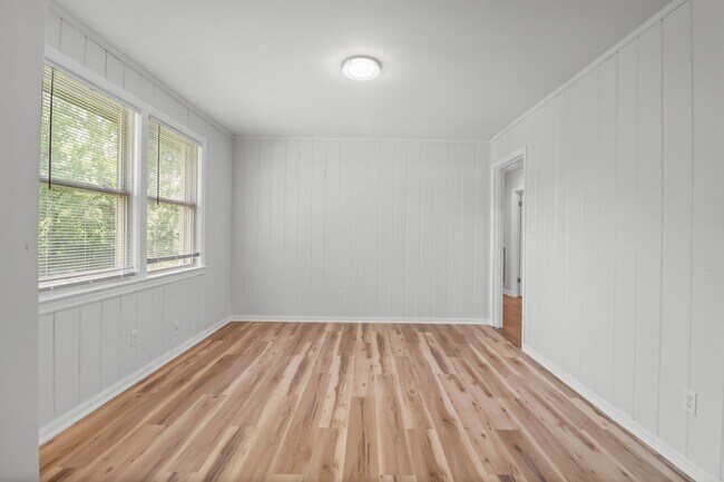 Building Photo - 10 Lexington Dr