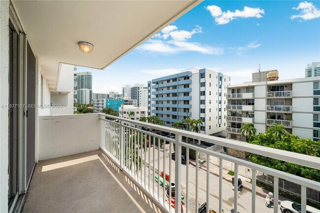 Building Photo - 1665 Bay Rd