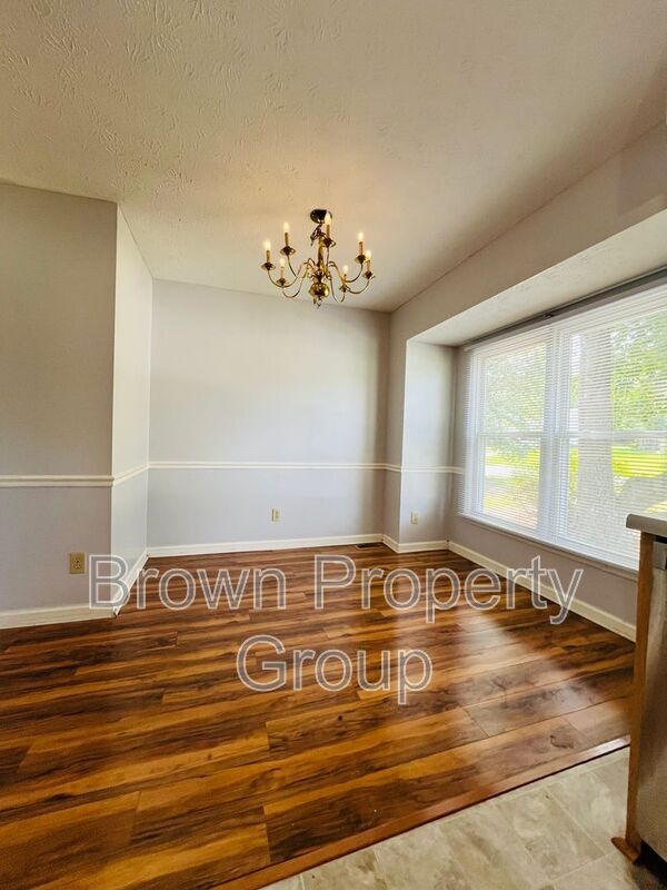Building Photo - 121 Sprucepine Dr