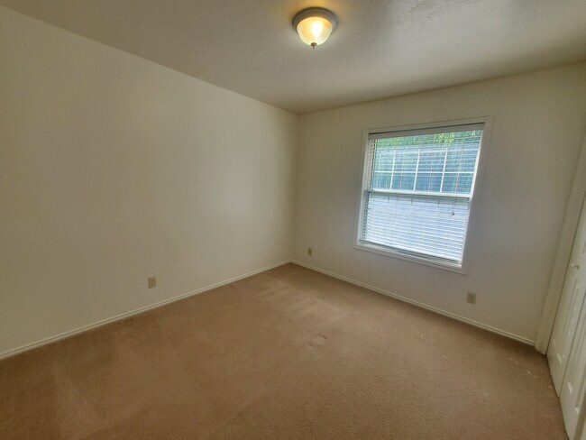 Building Photo - 1322 Walstrom Ln
