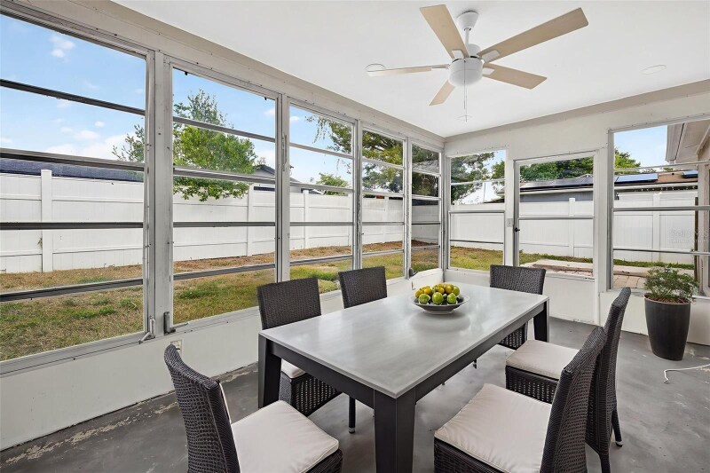 Building Photo - 8233 Redfield Dr