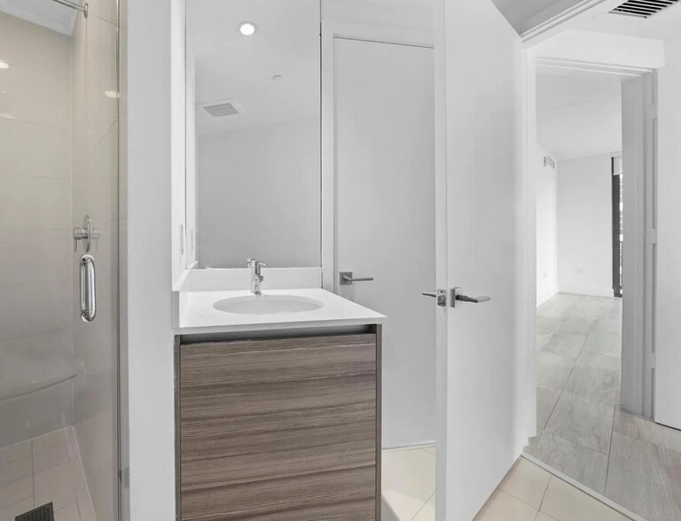 Building Photo - 121 NE 34th St