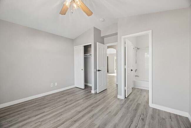 Building Photo - 1057 S Jamaica Way