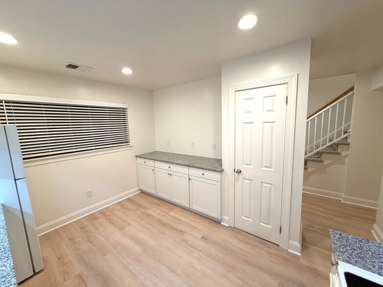 View of the kitchen. - 1005 Willow Green Dr