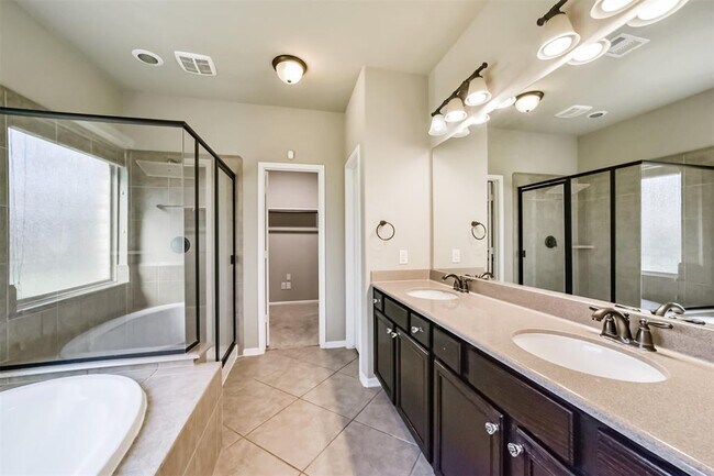 Building Photo - 6207 Holly Oaks Court