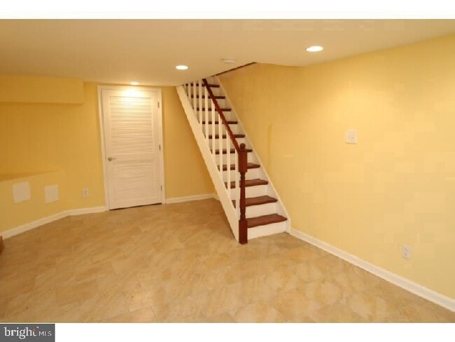 Building Photo - 2533 S Rosewood St