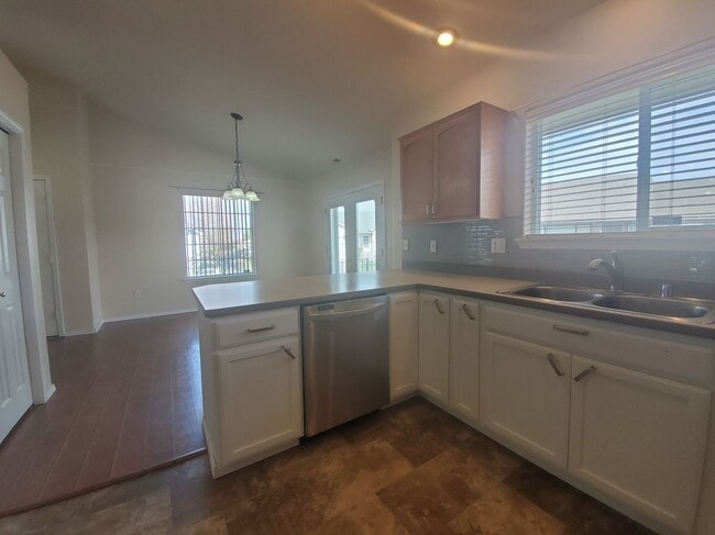 Building Photo - 2421 S Arthur Ct