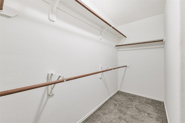 Building Photo - 9502 Belleclaire Ln