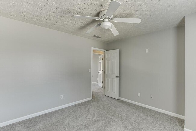 Building Photo - 678 Clairidge Elm Trail SW